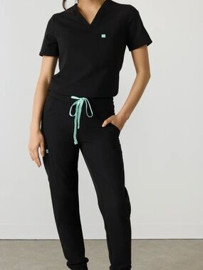 Garde Malade Women’s Black ROSIE SILVADUR Jogger Scrub Pants